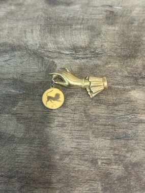 Vintage Hand Brooch With Leo Zodiac Sign - Gold Tone